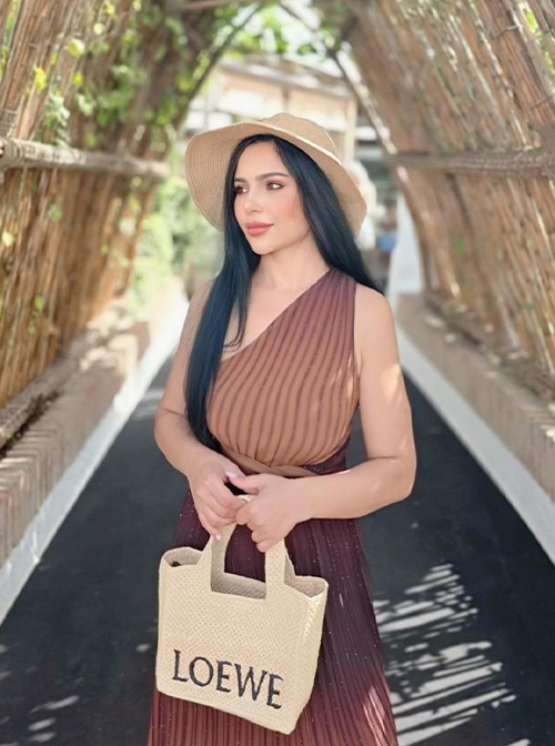 IMAN – Sapphire MA model in Dubai, UAE