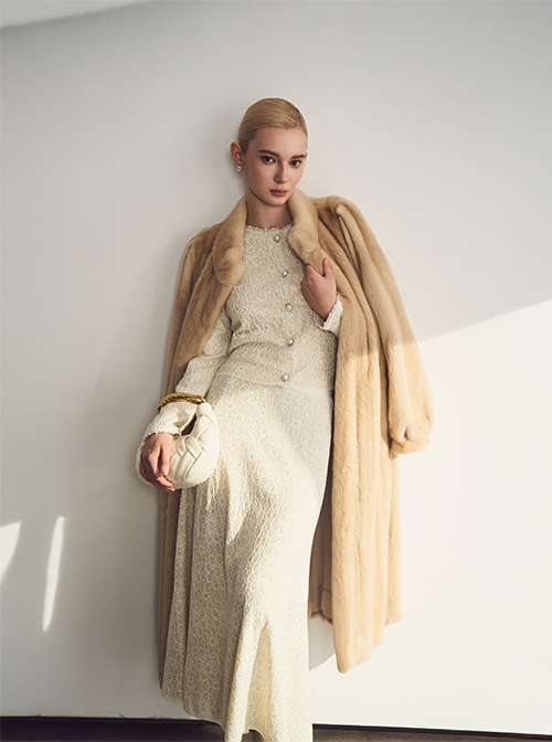 ELIZABETH modelling portfolio image – Sapphire MA