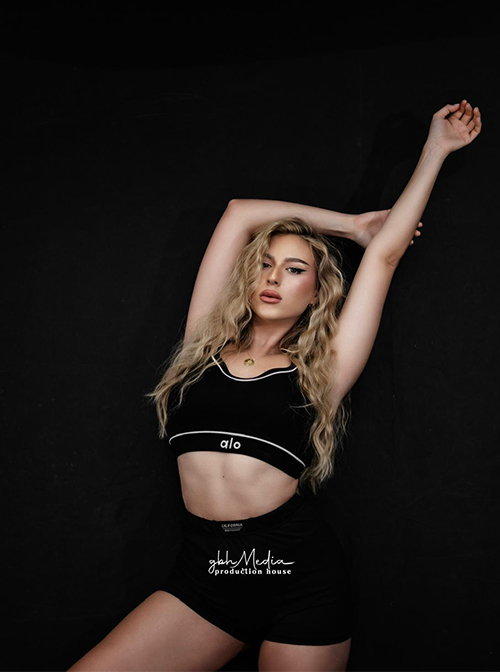 LAURAA modelling portfolio image – Sapphire MA