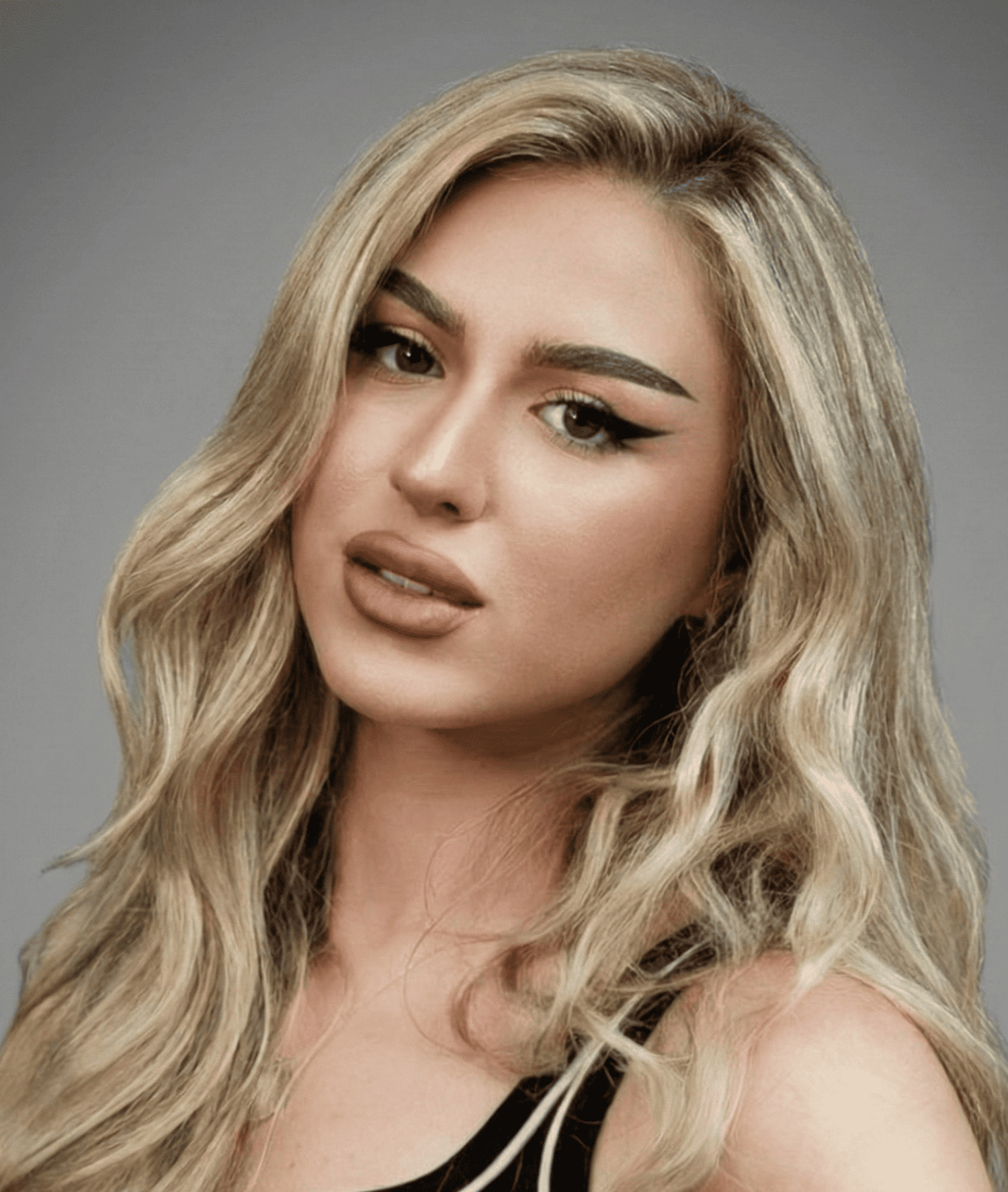 LAURAA – Sapphire MA model in Dubai, UAE