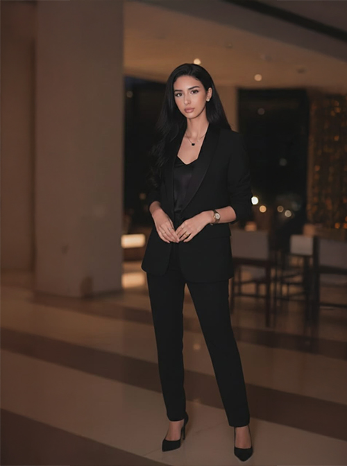 YOUSSRA modelling portfolio image – Sapphire MA